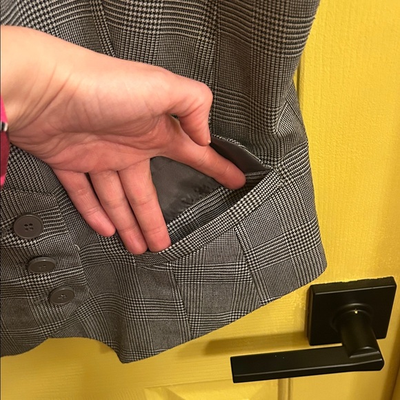 New York & Company Gray Plaid Tailored Buttoned Vest Stretch Lined Size 10 - Picture 9 of 17